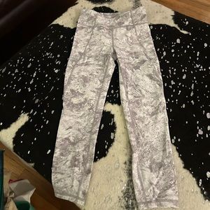Lululemon legging tights Size 4 Excellent Condition hardly worn/smoke free home
